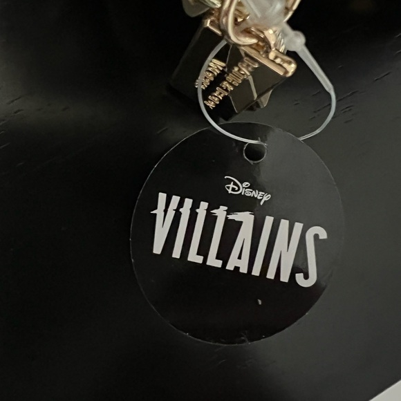 DISNEY VILLAINS NWT PURPLE & GOLD LARGE STUNNING MAKEUP CASE - Picture 5 of 14